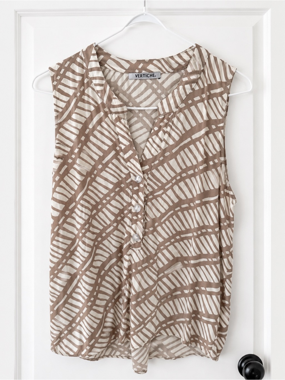 Taupe & Cream Sleeveless Button-Front Blouse